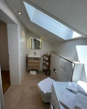 Wendelsteinblick - Wohnen Auf Zeit - Homeoffice - Balkon Mit Bergblick- Buchbar Ab 28 Naechte 아파트 슐리에르시